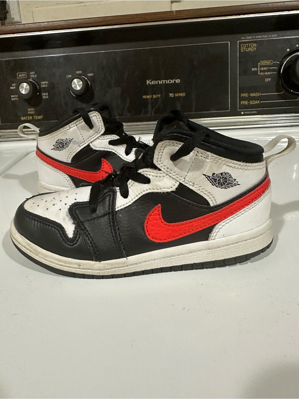 Air Jordan retro 1 mid chile red size 10c toddler boys unisex